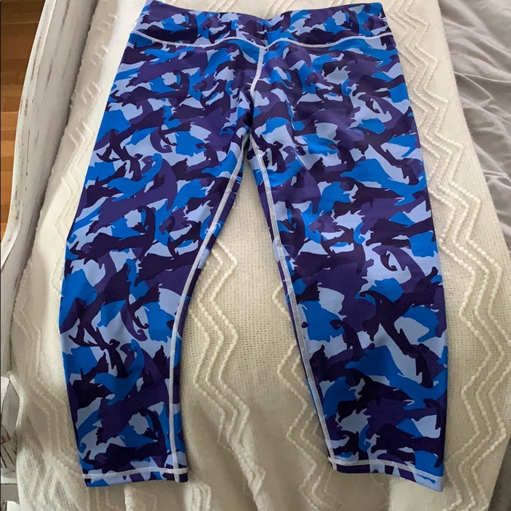 Cape Camo Capri Leggings